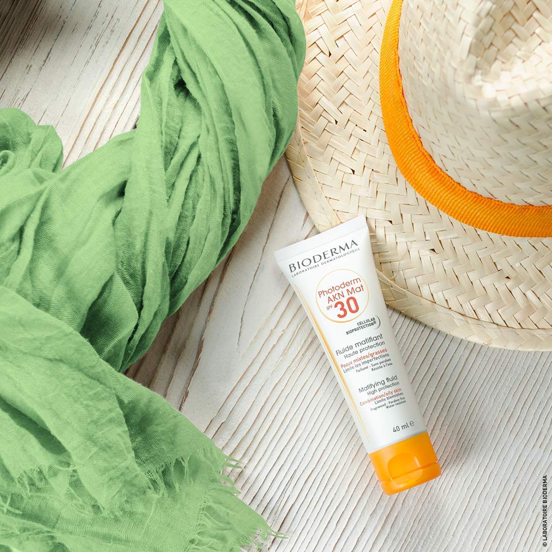 Photoderm AKN Mat SPF 30 Bioderma previene marcas post-acné causadas por el sol.