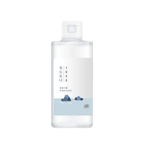 1025 Dokdo Toner Round Lab hidrata con agua marina profunda rica en más de 70 minerales. 