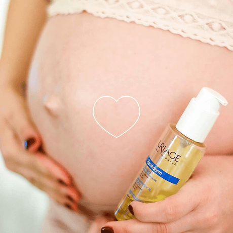 Aceite Bariederm Cica-Oil de Uriage aplicado en cicatrices recientes para mejorar su apariencia y promover la regeneración de la piel.