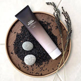 Black Rice Moisture 5.5 Soft Cleansing Gel Haruharu Wonder reduce tirantez tras la limpieza.