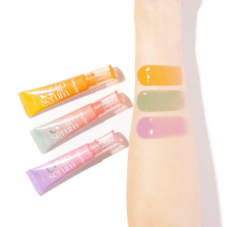 Transformación de labios secos a hidratados con el CC Lip Serum Color Corrector.

