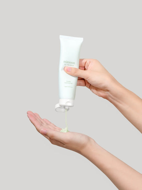 Centella Cleansing Foam de Mixsoon, fórmula calmante y refrescante para uso diario.