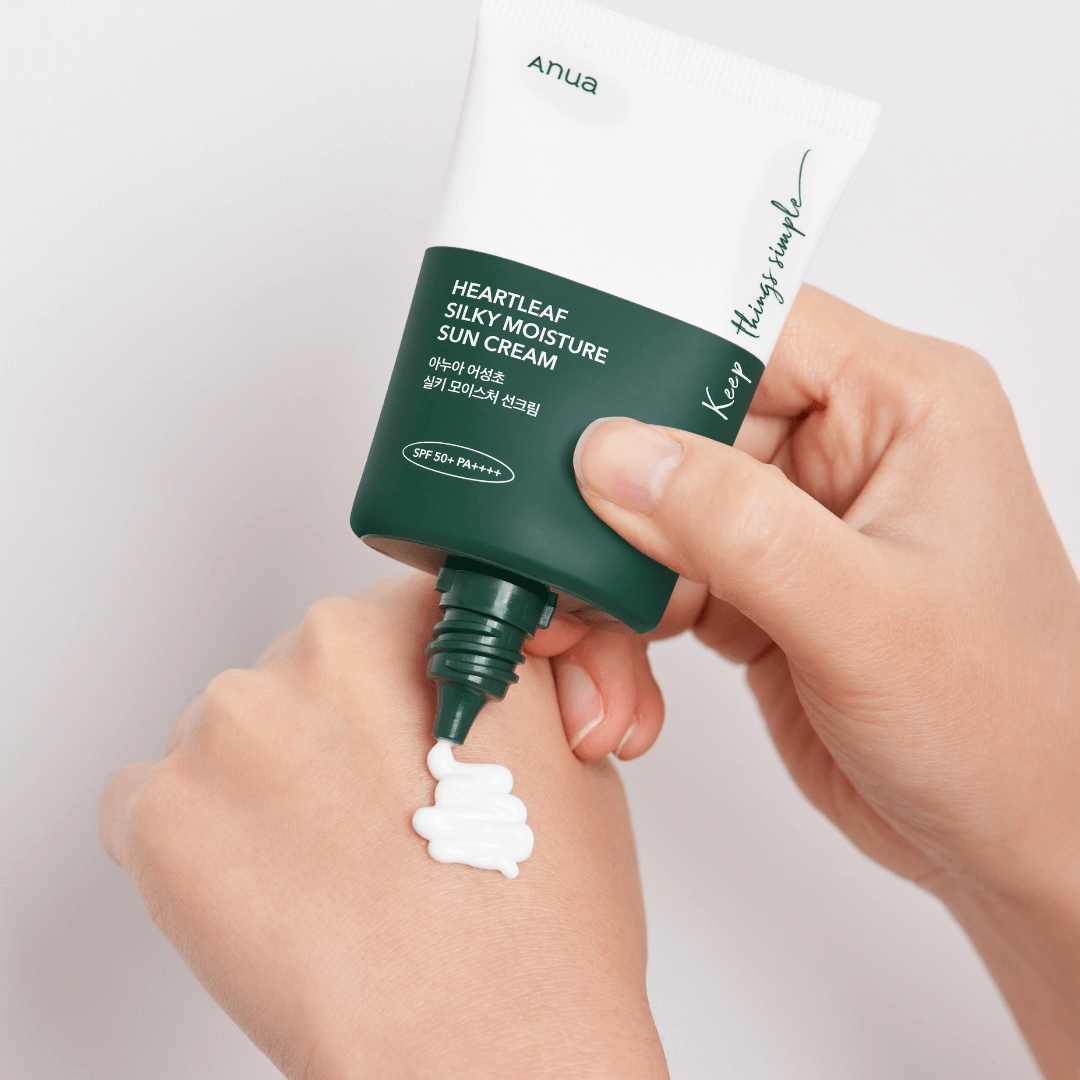 Protector solar Anua Heartleaf SPF50 con acabado sedoso e hidratante.