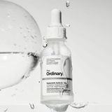 The Ordinary Hyaluronic Acid 2% B5 que reduce tirantez y suaviza textura.