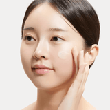 Mild Reedle Shot 50 VT Cosmetics fortalece la barrera cutánea y protege la piel sensible.