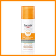 Eucerin Oil Control Tinted Tono Medio con pigmentos minerales unifica el tono. 
