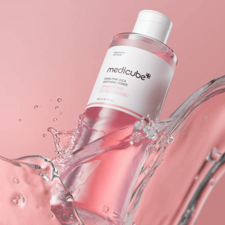 PDRN Pink Cica Soothing Toner de Medicube para calma e hidratación.