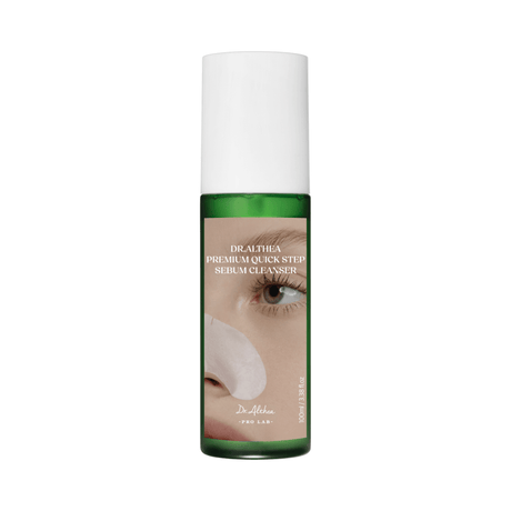 Premium Sebum Cleanser de Dr. Althea Es un limpiador suave de tipo líquido que extrae el sebo profundamente incrustado.
