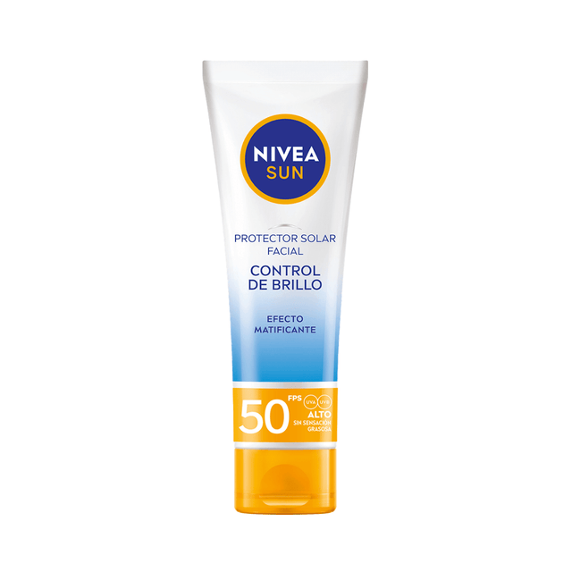 Nivea Protector Solar Control de Brillo SPF50, protección solar alta con efecto matificante para una piel sin brillo.