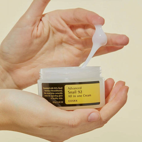 Advanced Snail 92 All-in-One Cream COSRX hidrata profundamente con 92 % de mucina de caracol.