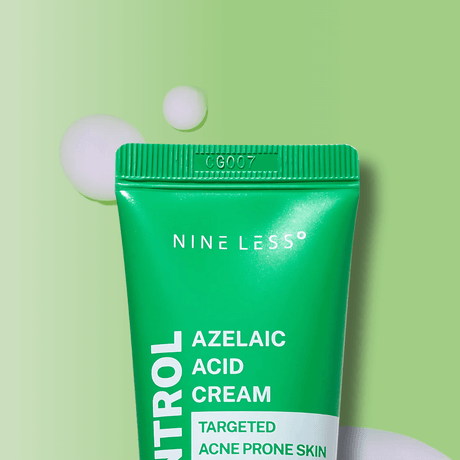 A-Control Azelaic Acid Cream que ayuda a desvanecer marcas postacné y unificar el tono de la piel.