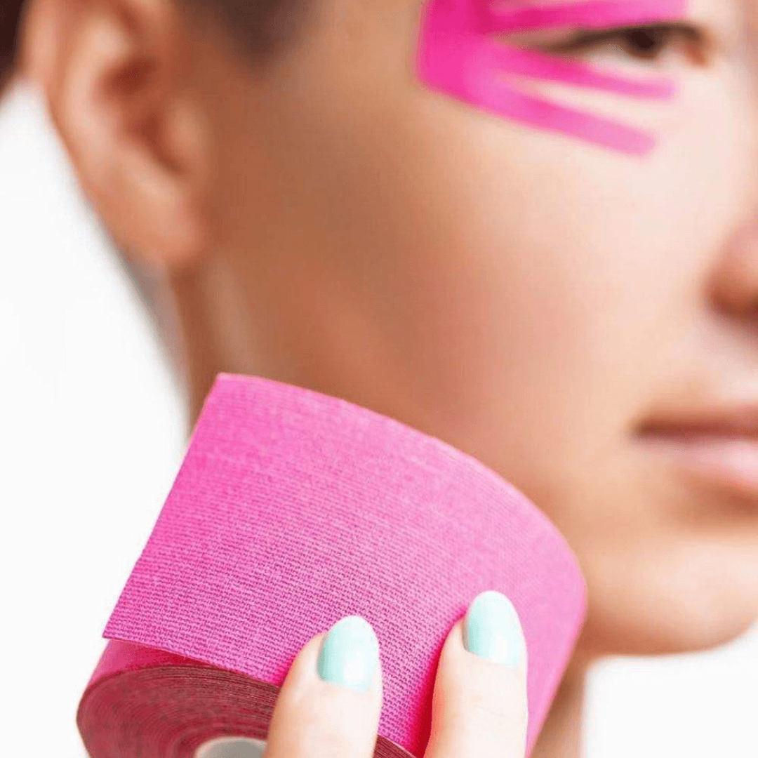 Face tape lifting para uso cosmético que ayuda a tensar visualmente la piel y definir el contorno facial de manera temporal.