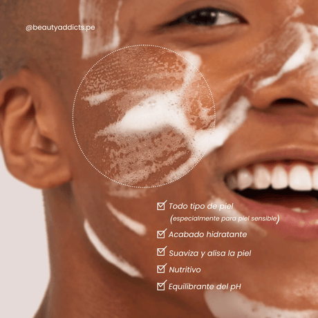 Black Rice Triple AHA Gentle Cleansing Gel Haruharu Wonder elimina impurezas y células muertas.