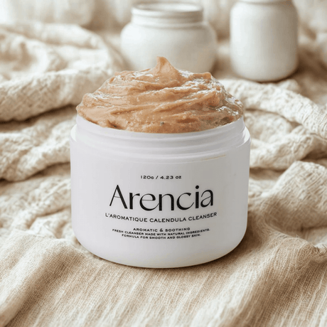 Calendula Rice Mochi Cleanser que elimina maquillaje e impurezas sin resecar.

