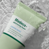 Cleansing foam hidratante que ayuda a mantener la barrera cutánea saludable.