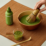 Exfoliante suave con matcha ideal para piel sensible que busca mejorar textura y claridad.
