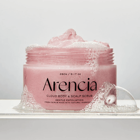 Exfoliante espumoso con lavanda y pera que limpia en profundidad y renueva la piel opaca de Arencia.