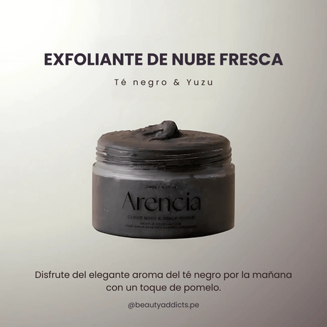 Cloud Scrub Black Té negro & Yuzu de Arencia hidrata con aceites vegetales tras la exfoliación.