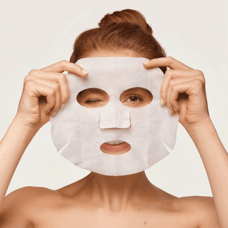 Mascarilla facial de SkinLab con colágeno hidrolizado para una piel más joven y luminosa.