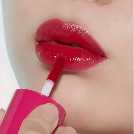 Etude Dear Darling Water Tint con acabado jugoso y color Strawberry Ade.