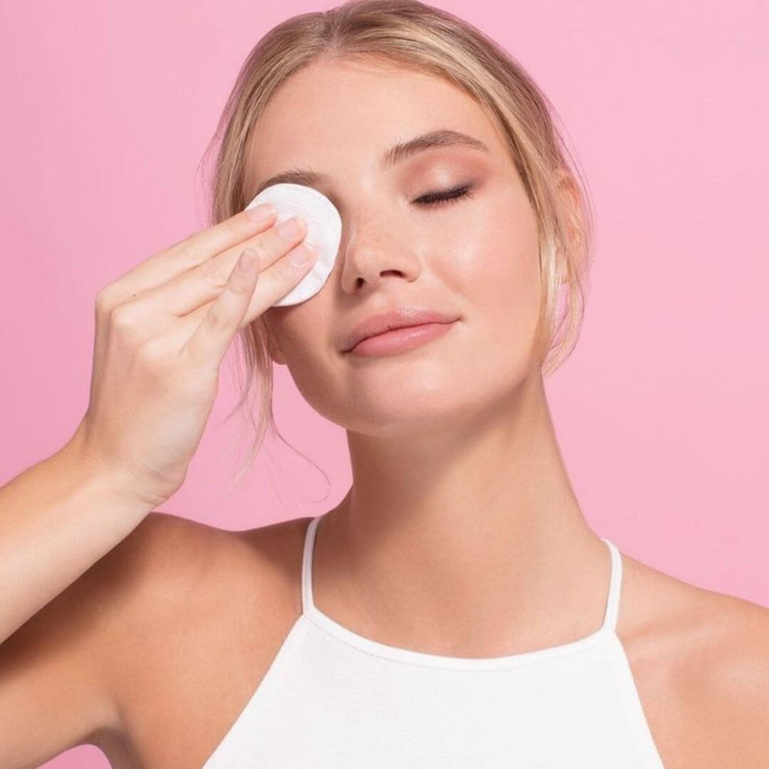 Desmaquillante Bifásico Sensibio H2O Eye Bioderma limpia suavemente ojos sensibles y pestañas.