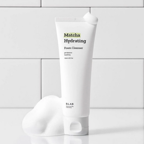 Matcha Hydrating Foam Cleanser de B.LAB, limpiador facial espumoso que elimina impurezas mientras hidrata con extracto de matcha.