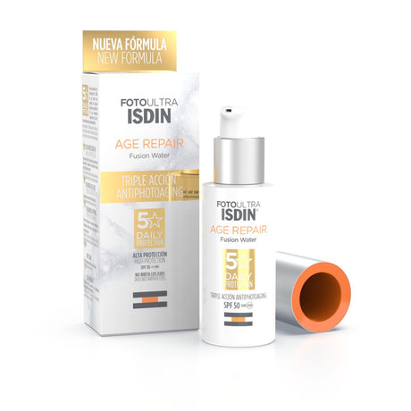 ISDIN FotoUltra Age Repair Fusion Water SPF50 protege y combate signos de envejecimiento.