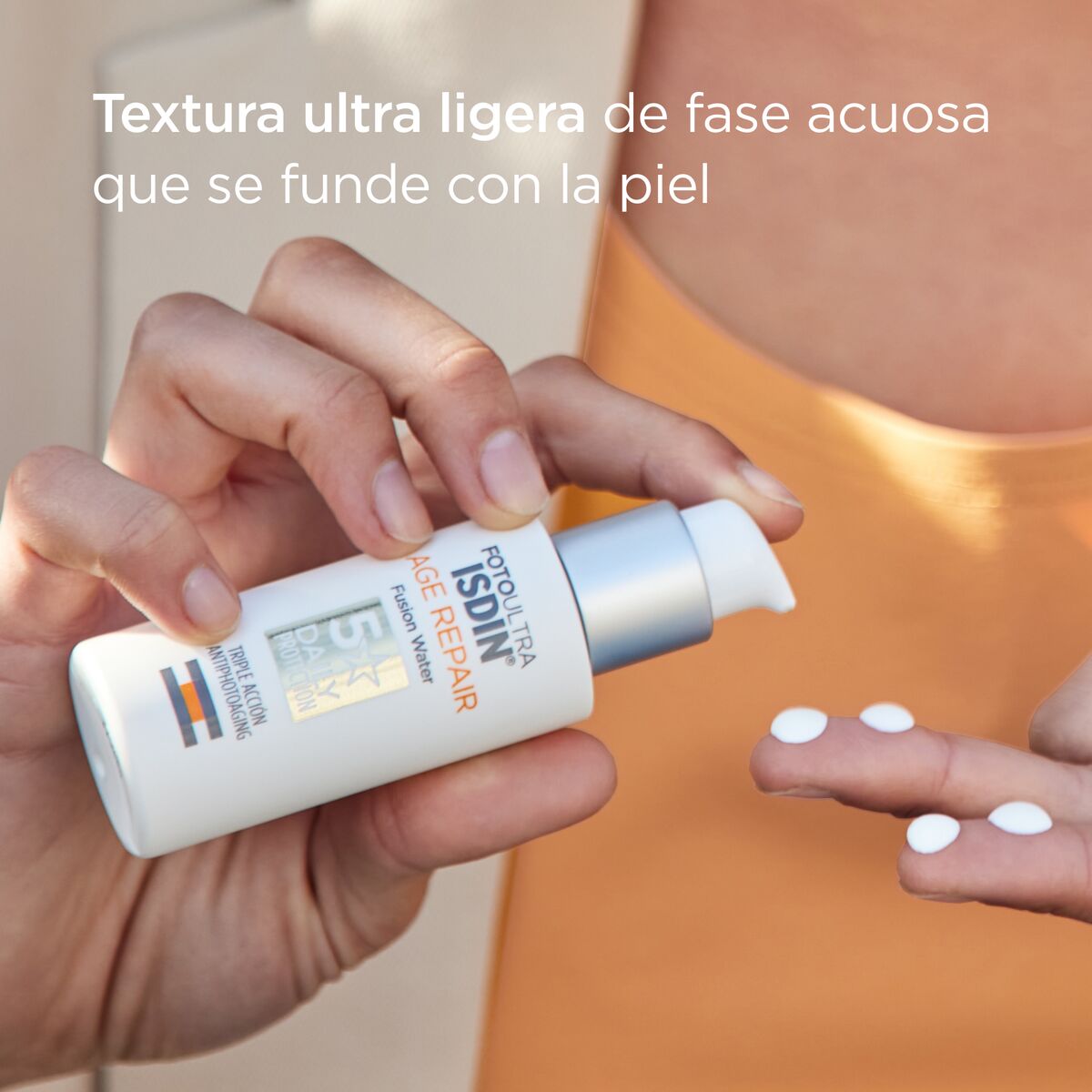 ISDIN FotoUltra Age Repair Fusion Water SPF50 textura ultraligera y no deja residuo graso.