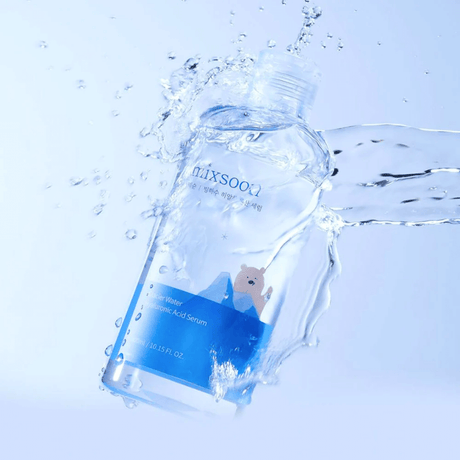 Sérum Mixsoon con agua de glaciar y ácido hialurónico, fórmula ligera que retiene la humedad en la piel.