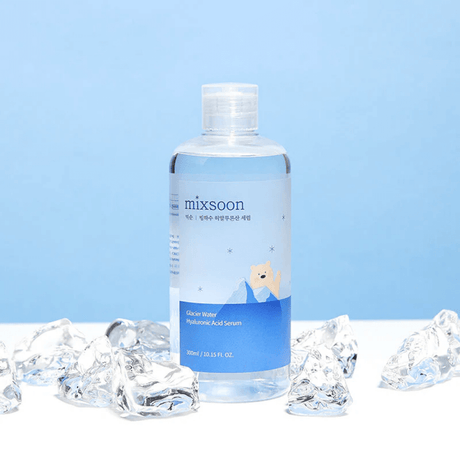 Aplicación del Glacier Water Hyaluronic Acid Serum de Mixsoon, ideal para piel sensible o tirante.