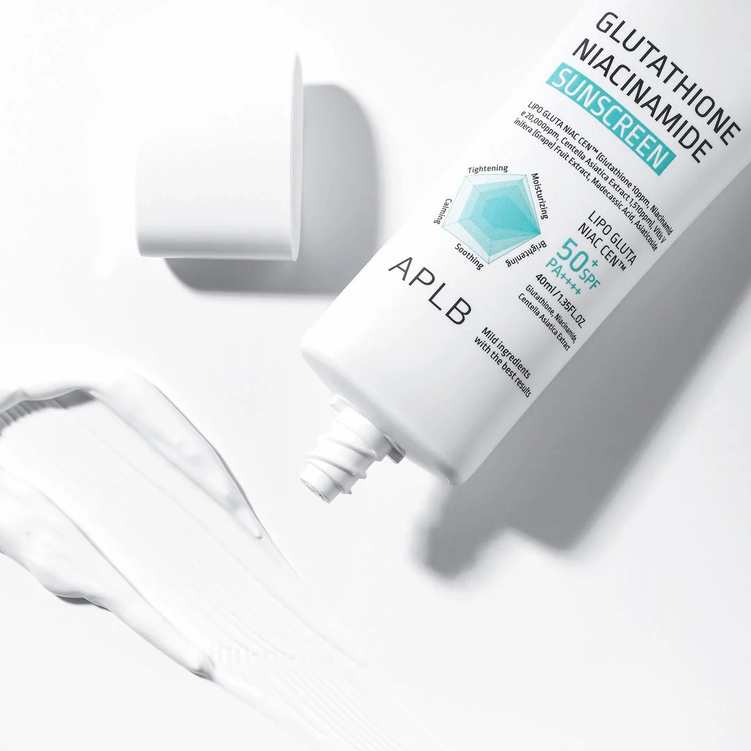 Protector solar de APLB con niacinamida que ayuda a calmar, hidratar y proteger la piel dejando un  acabado natural.