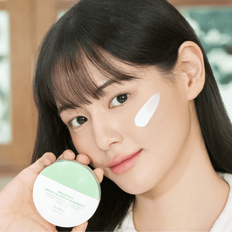 Protector solar Dr. Althea con té verde, ideal para piel sensible y exposición diaria.