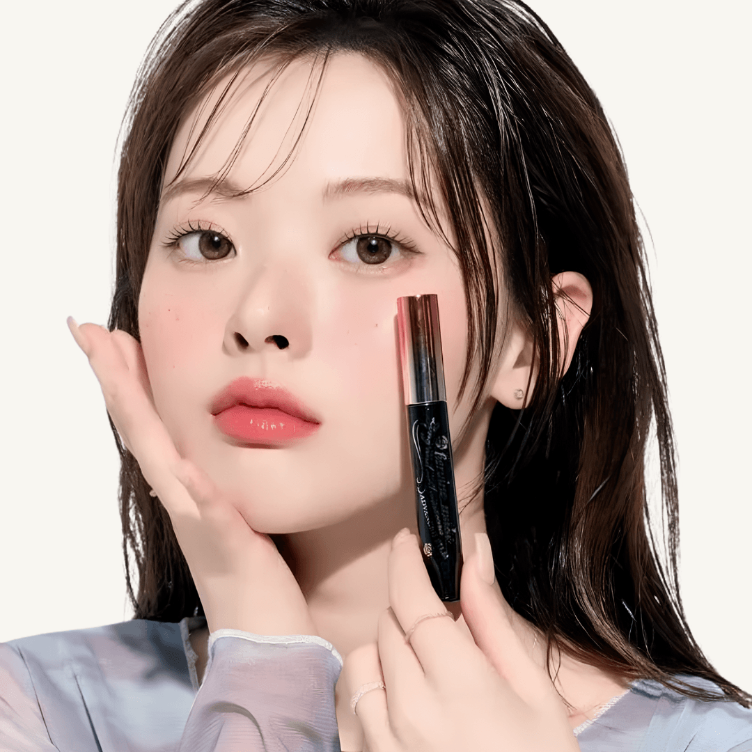 Rímel japonés Long & Curl de Heroine Make con efecto alargador y fórmula resistente para unas pestañas definidas y curvadas.