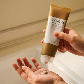 Espuma Centella Ampoule Foam SKIN1004 que elimina impurezas y mantiene la piel equilibrada.