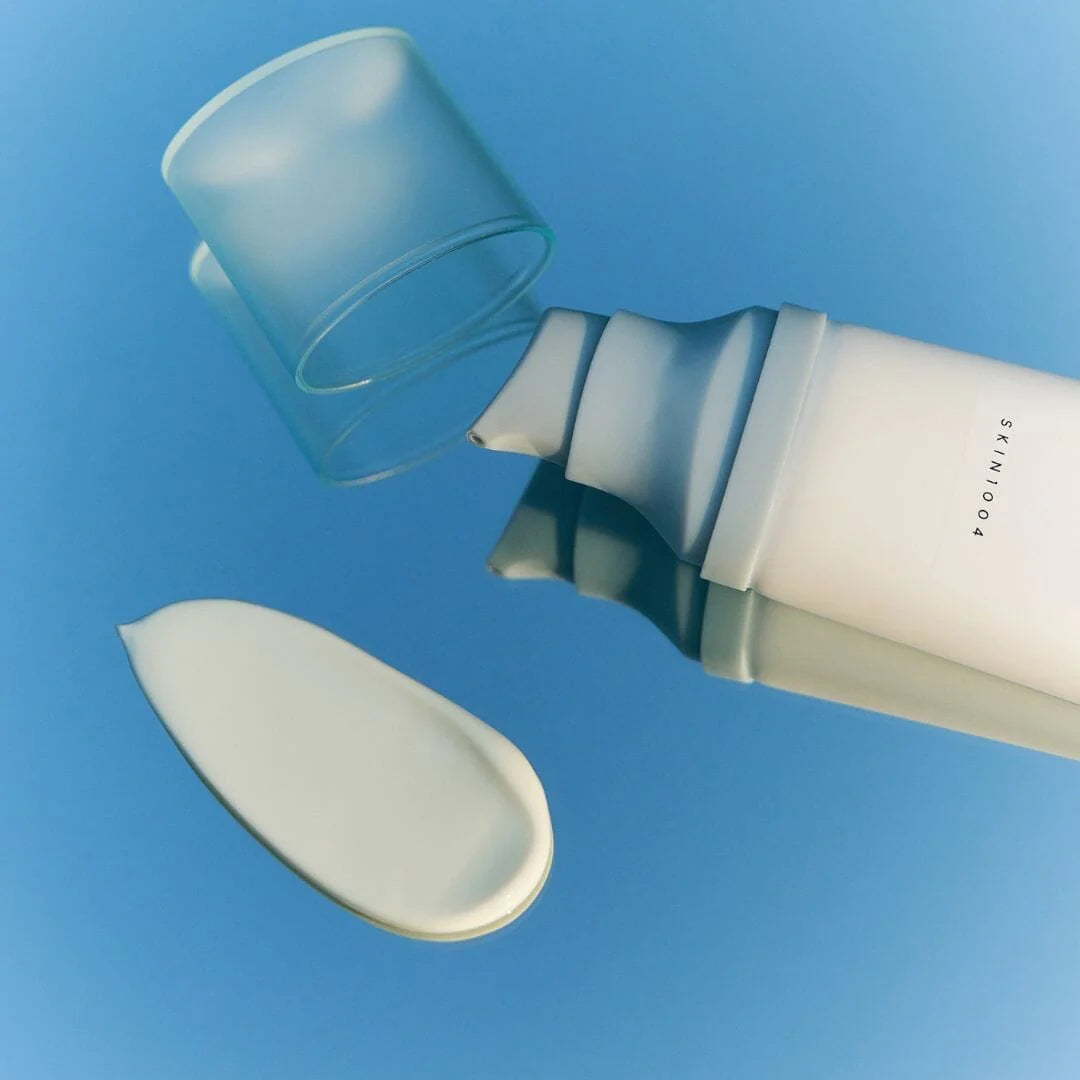 SKIN1004 Water Fit Sun Serum con textura líquida ligera y protección solar alta.