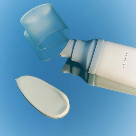 SKIN1004 Water Fit Sun Serum con textura líquida ligera y protección solar alta.