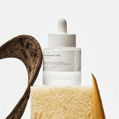 Ampolla de Skin1004 Niacinamide 10% que corrige el tono desigual sin irritar la piel sensible.