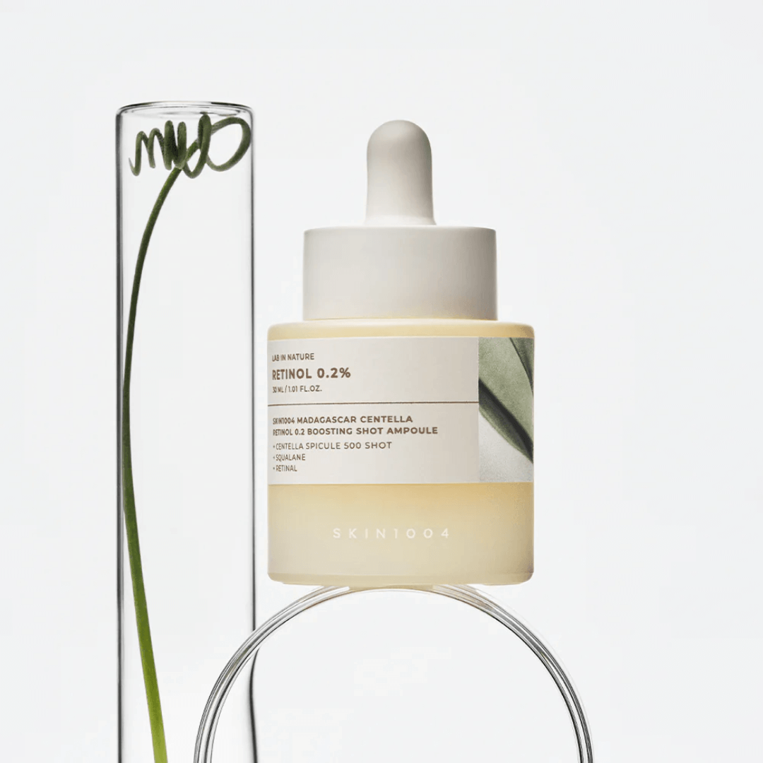 Ampolla antiedad de Skin 1004 con 0.2% de retinol para líneas finas y textura más uniforme.