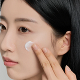 Madagascar Centella Brightening Capsule Cream SKIN1004, mejora manchas y aporta brillo natural.