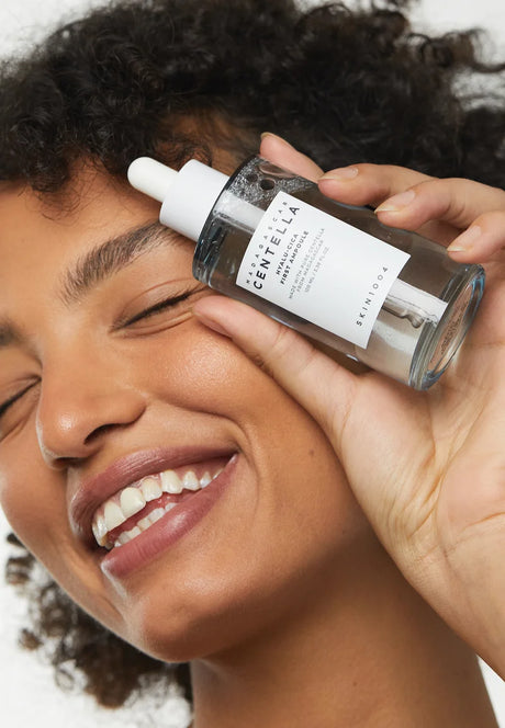 SKIN1004 Madagascar Centella Ampoule que mejora la textura y fortalece la barrera.