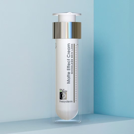 Matte Effect Cream Frezyderm reduce la oleosidad y mejora la textura de la piel grasa.