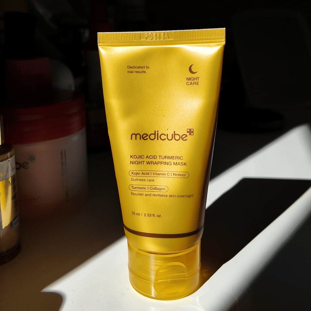 Mascarilla facial con ingredientes iluminadores que ayuda a reducir la apariencia de hiperpigmentación y tono desigual.