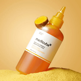 Resurfacing Toner formulado con ácido kójico y cúrcuma para exfoliar suavemente, aportar luminosidad y favorecer una piel más uniforme.
