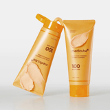 Toning Cleanser formulado para limpiar profundamente sin resecar, dejando la piel fresca, suave y visiblemente más luminosa.