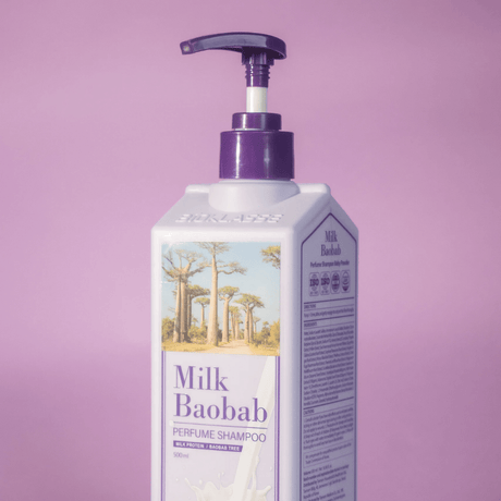 Champú Milk Baobab con aroma Baby Powder, formulado con extracto de baobab y proteínas para fortalecer el cabello y aportar suavidad duradera.
