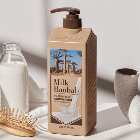 Champú perfumado con notas de almizcle blanco que deja el cabello suave, fresco y delicadamente aromatizado.