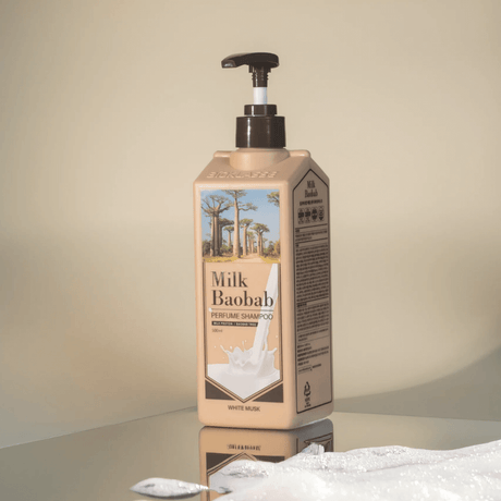 Shampoo hidratante con aroma White Musk de larga duración, ideal para una sensación elegante y limpia.