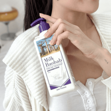 Mascarilla/acondicionador hidratante con aroma a talco limpio, ideal para cabello seco o tratado químicamente.