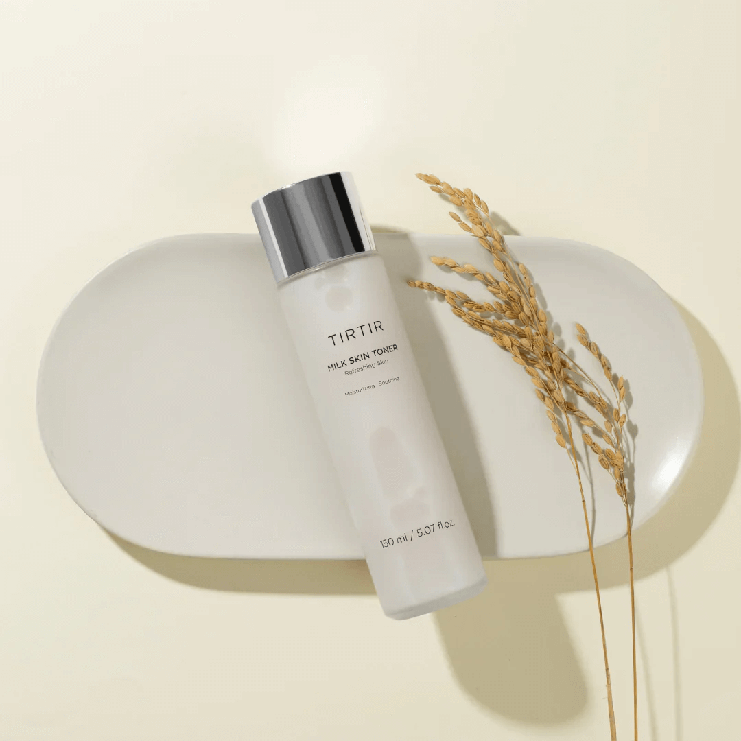 Hidrata, ilumina y fortalece tu piel con el Milk Skin Toner de TIRTIR, rico en extracto de salvado de arroz y pantenol.