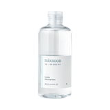 Agua micelar con centella asiática que elimina maquillaje e impurezas mientras calma la piel sensible.